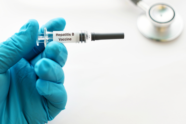 Вирусный гепатит В – одна из самых заразных инфекций в мире, спасает вакцинация