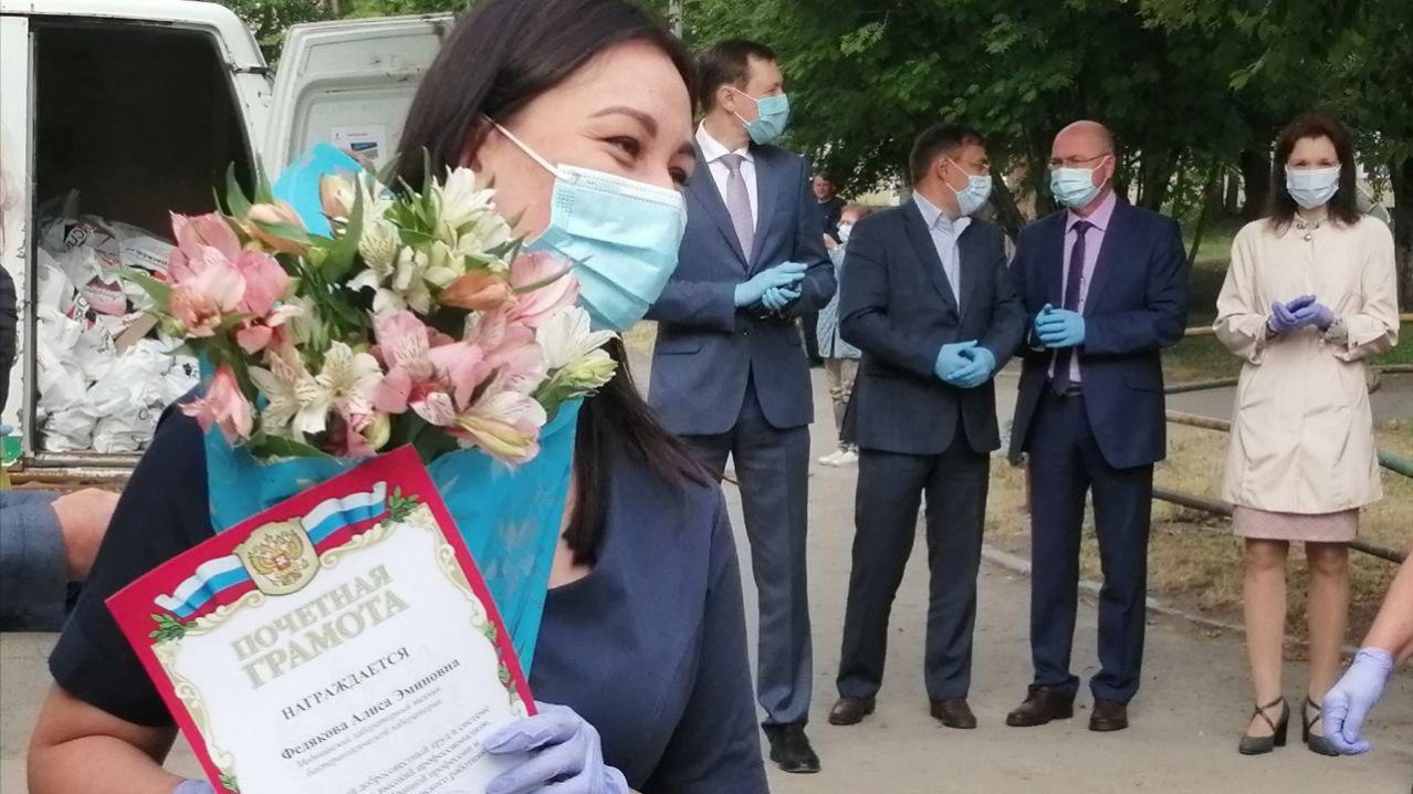 Медиков городской больницы наградили в преддверии Дня медицинского работника