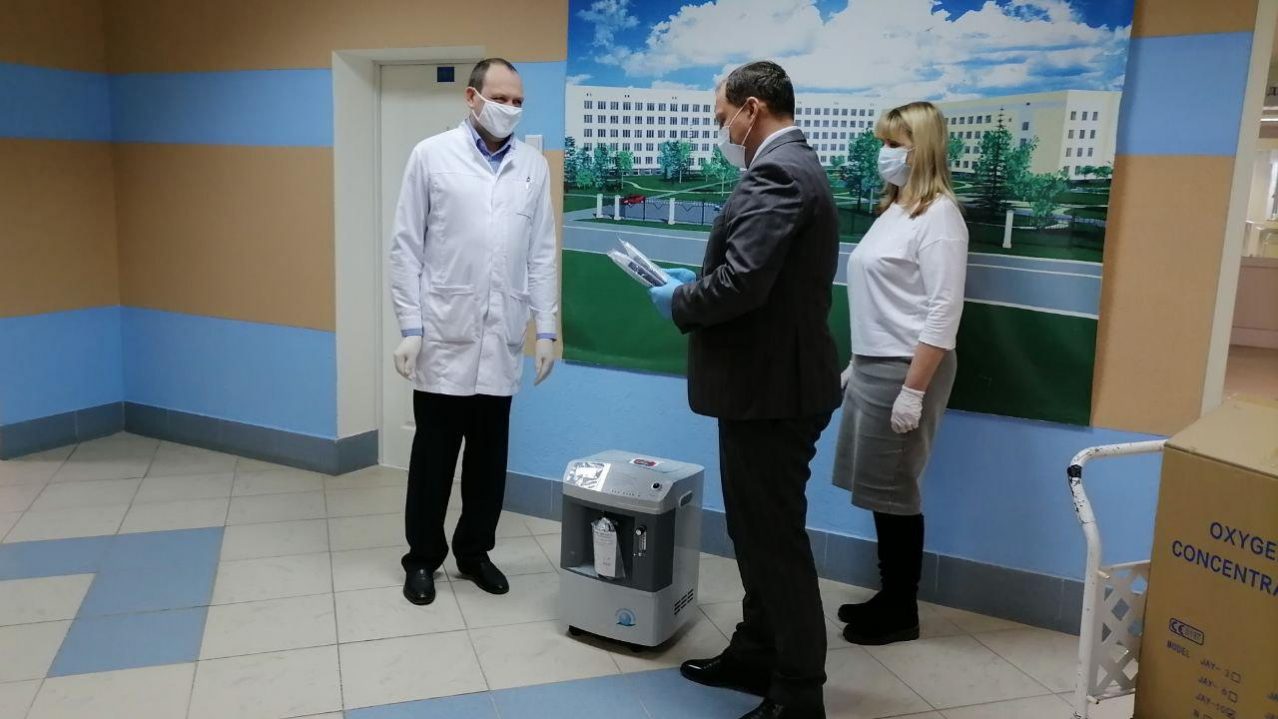 Городская больница получила в подарок от ТМК мобильные кислородные концентраторы