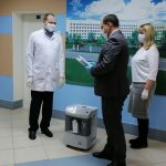 Городская больница получила в подарок от ТМК мобильные кислородные концентраторы