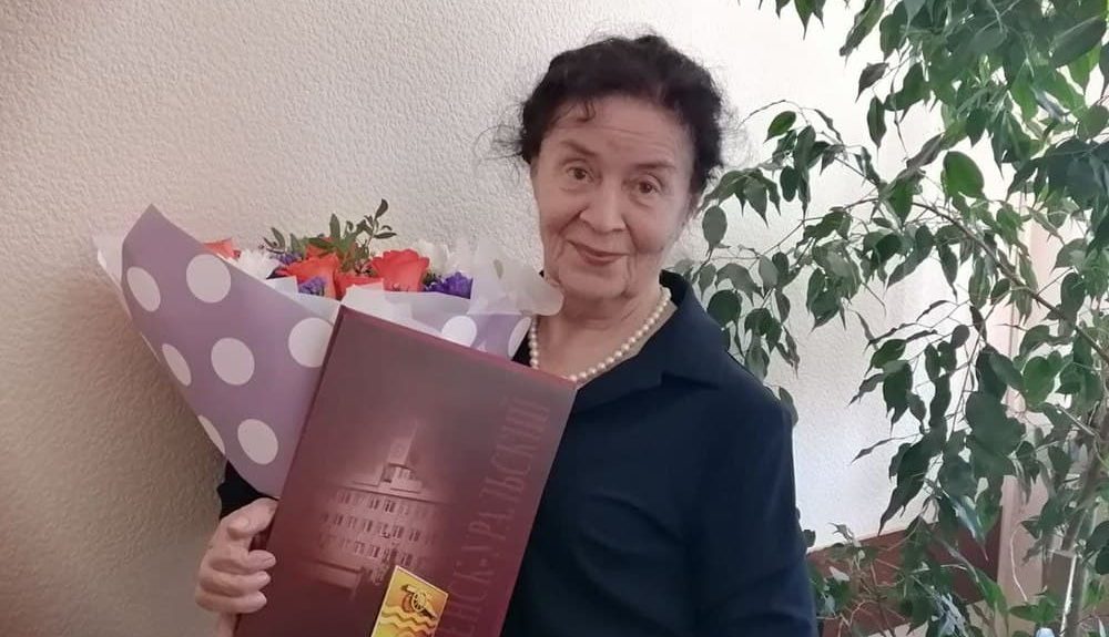 80 лет исполнилось известному врачу в Каменске-Уральском, но из профессии она уходить не собирается