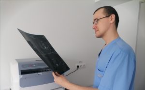 Новые принтеры для печати рентген-снимков установили в поликлиниках Каменска-Уральского