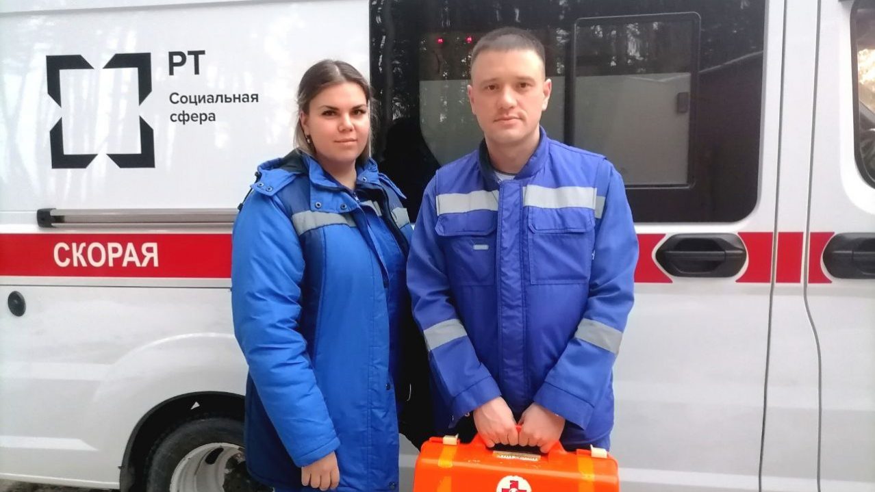 Сотрудники скорой помощи Каменска-Уральского вернули к жизни коллегу в новогоднюю ночь
