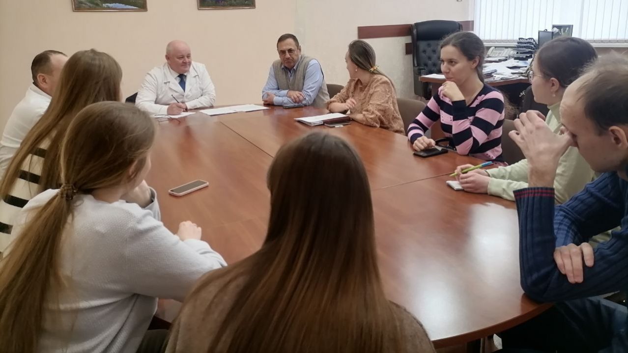Главный врач городской больницы встретился со студентами-целевиками шестого курса
