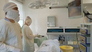 Хирурги Каменска-Уральского спасли женщину, получившую более десяти ножевых ранений от рук напавшего на неё незнакомца