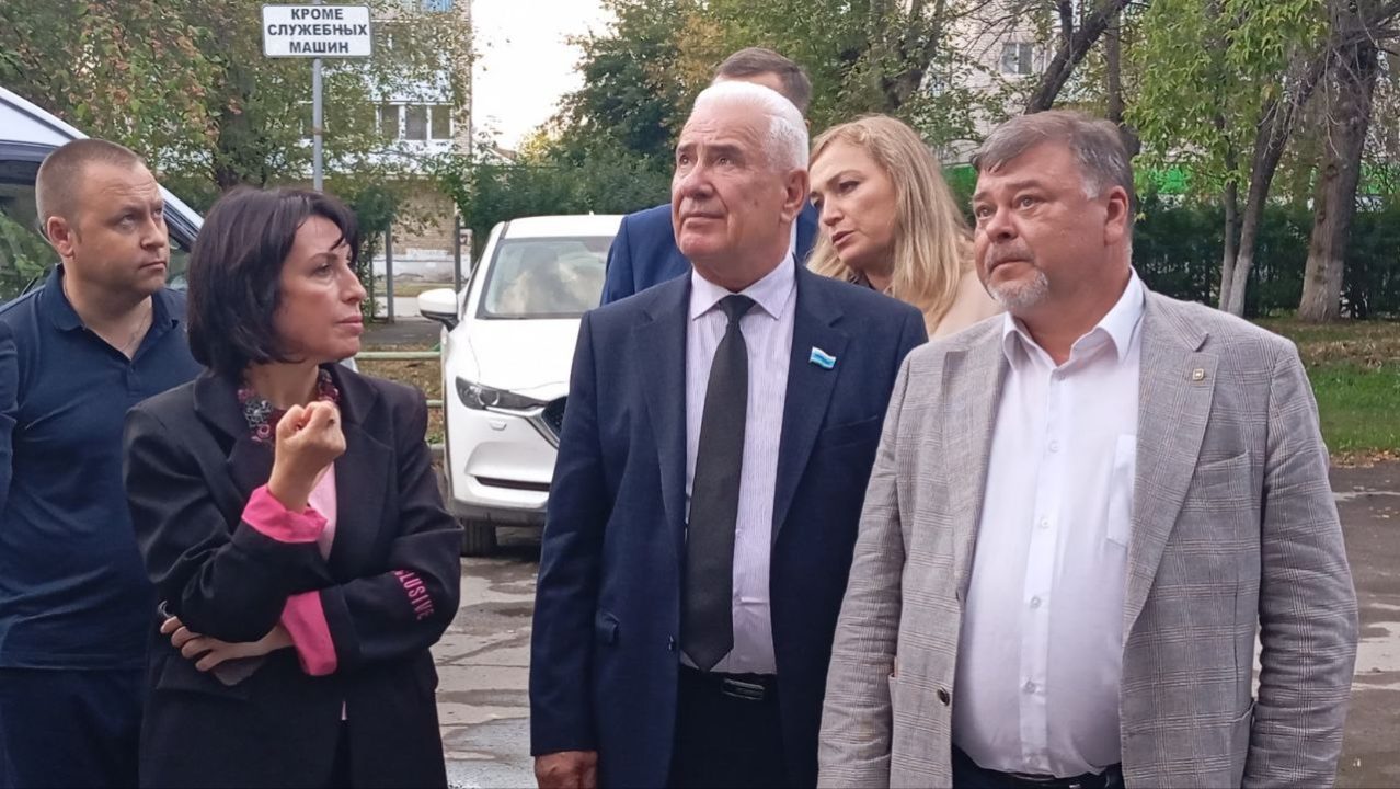 Замгубернатора проверила ремонты соцобъектов в Каменске-Уральском