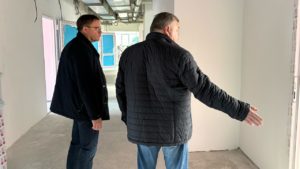 Глава Каменска-Уральского проверил ремонт лечебных учреждений