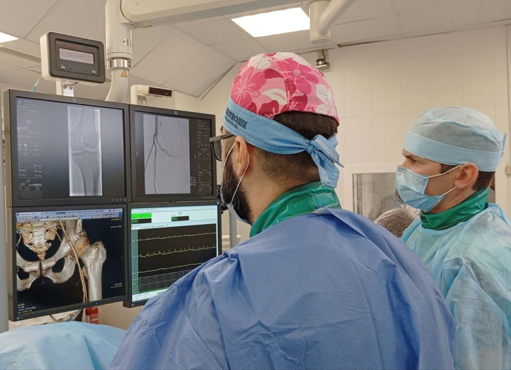 Врачи Каменска-Уральского внедрили современную технологию для сохранения нижних конечностей пациентов от ампутации