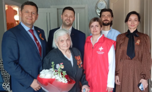 Ветерана здравоохранения поздравили с Днем Победы