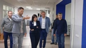 Замгубернатора Савинова проинспектировала ремонты поликлиник в Каменске-Уральском